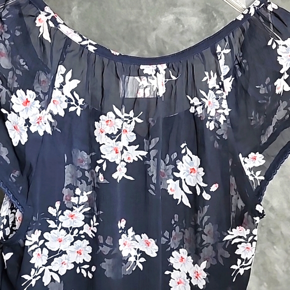 Abercrombie & Fitch Floral Navy Blue Sheer Blouse Top Size Medium - Picture 6 of 8